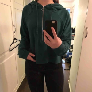  - Skön hoodie från bikbok.