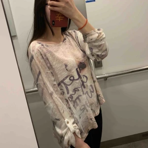  - Topp i storlek s, fin skick, finns i Odenplan, kan skicka via post, 36kr på frakt