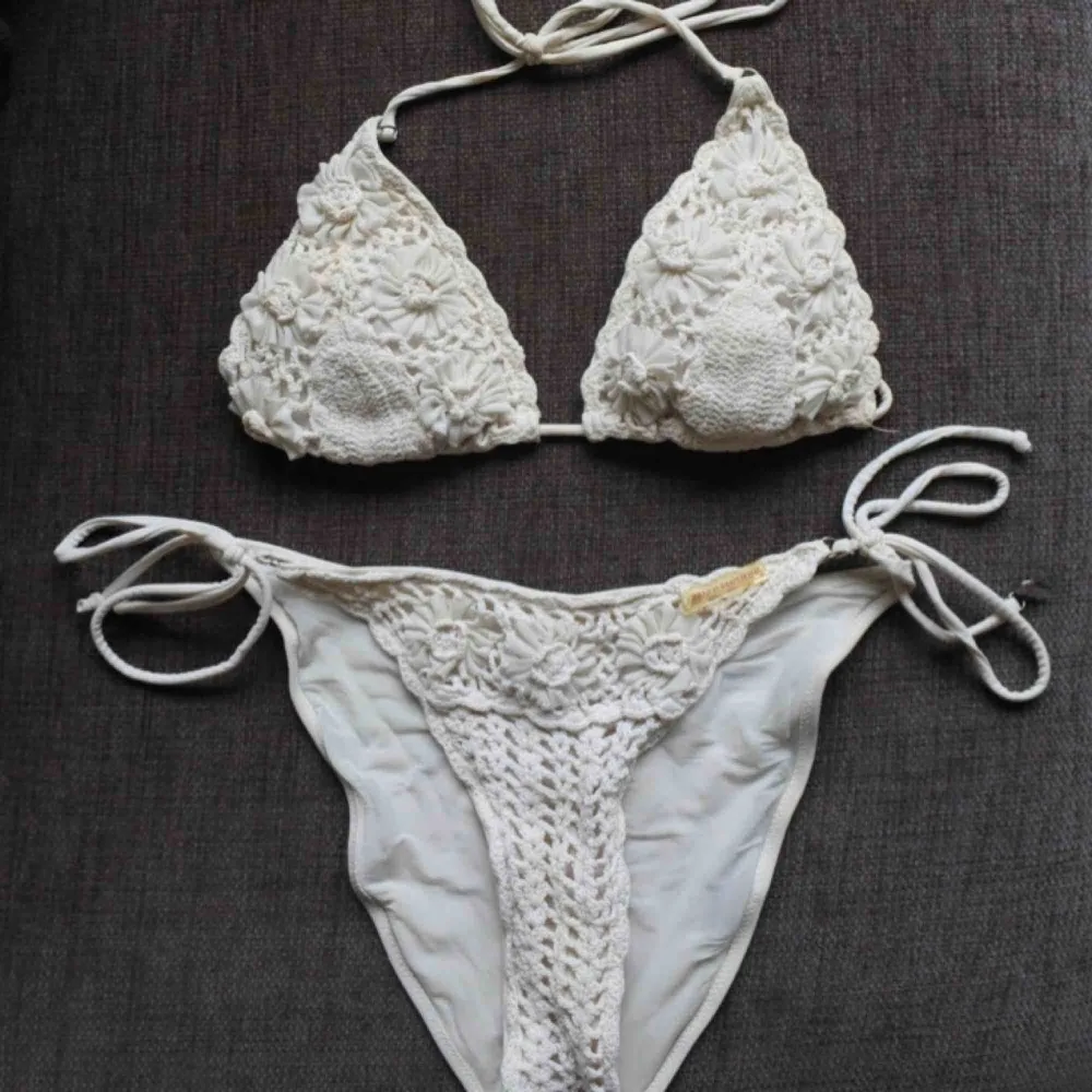 Bikini från Panos Emporio. 700 kr i nypris, storlek EUR 36 i både överdel och nederdel. Kan posta eller mötas upp i Stockholm! . Övrigt.