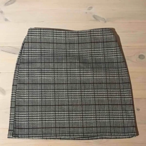  - Kjol, aldrig använd! Fri frakt