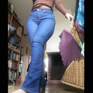 Jeans  - Jeans från Gina, använda Max 2-3 gånger. Möts i Stockholm eller så betalar köparen frakten 