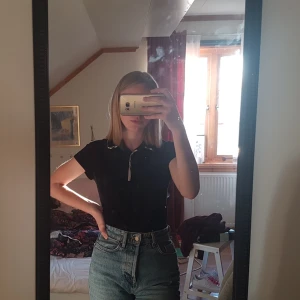  - Svin söt piké från Burberry, aldrig använd så i prima skick! Står storlek XXL men passar mig som har XS