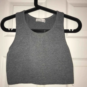  - Grått superskönt linne i bra skick! Möts upp i Uppsala eller så står köparen för frakt!:)