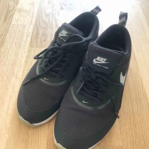  - Nike AirMax Thea, stl 37.5, använda varsamt! Tvättade, rena och hela! 