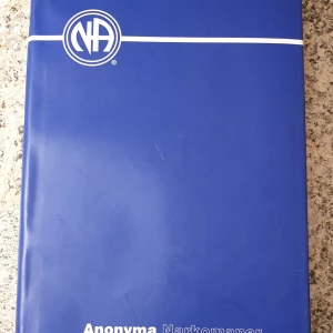  -    Säljer en h  elt oanvänd NA BOK som ja hoppas någon vill ha 