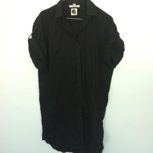 Cheap Monday skjorta. Lång och tunn. - Cheap Monday skjorta. Lång och tunn.