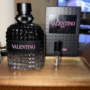 2ml Valentino Uomo EdT - 2ml av Valentino Uomo Born in Roma EdT för ett bra pris 