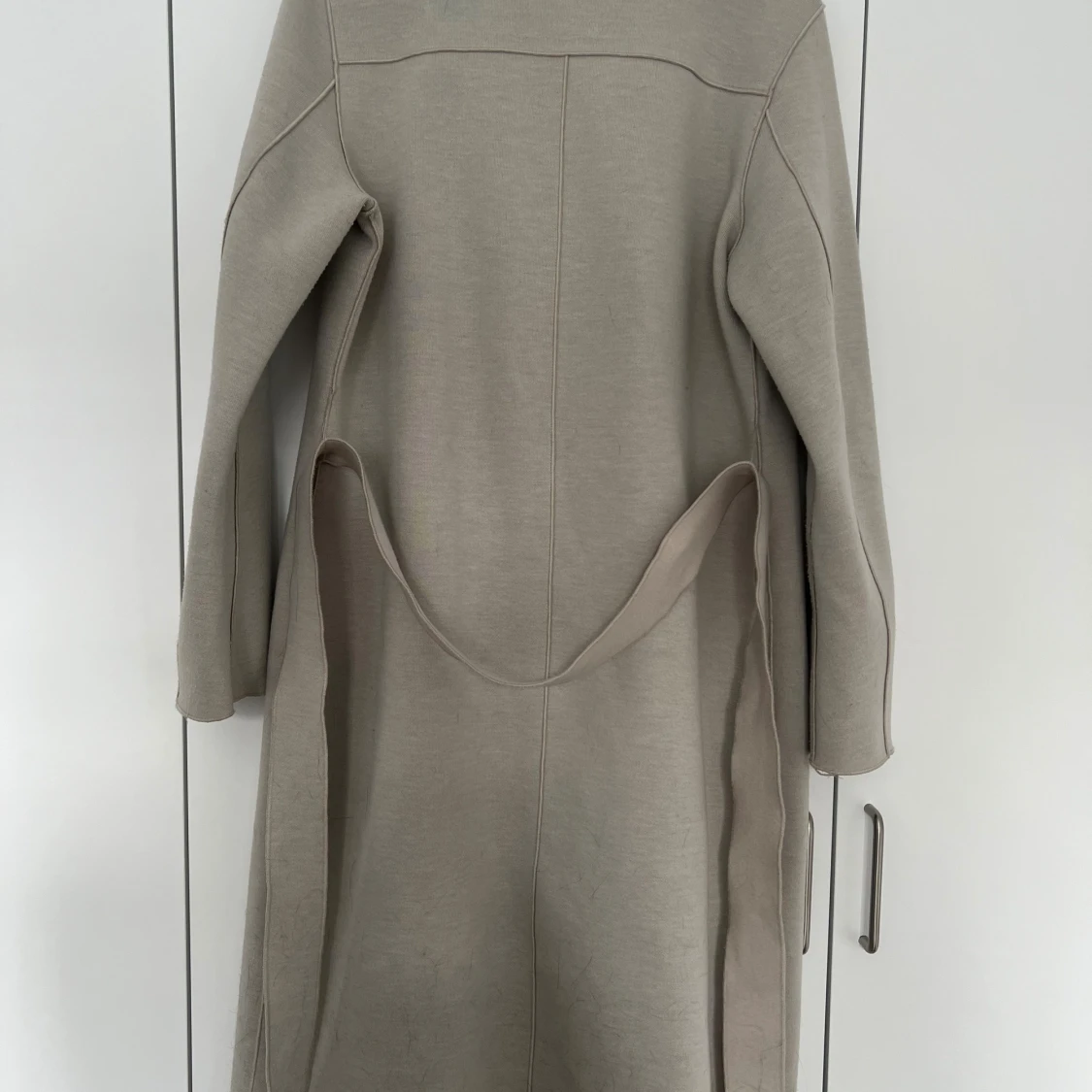 Beige lång kappa med bälte - 3