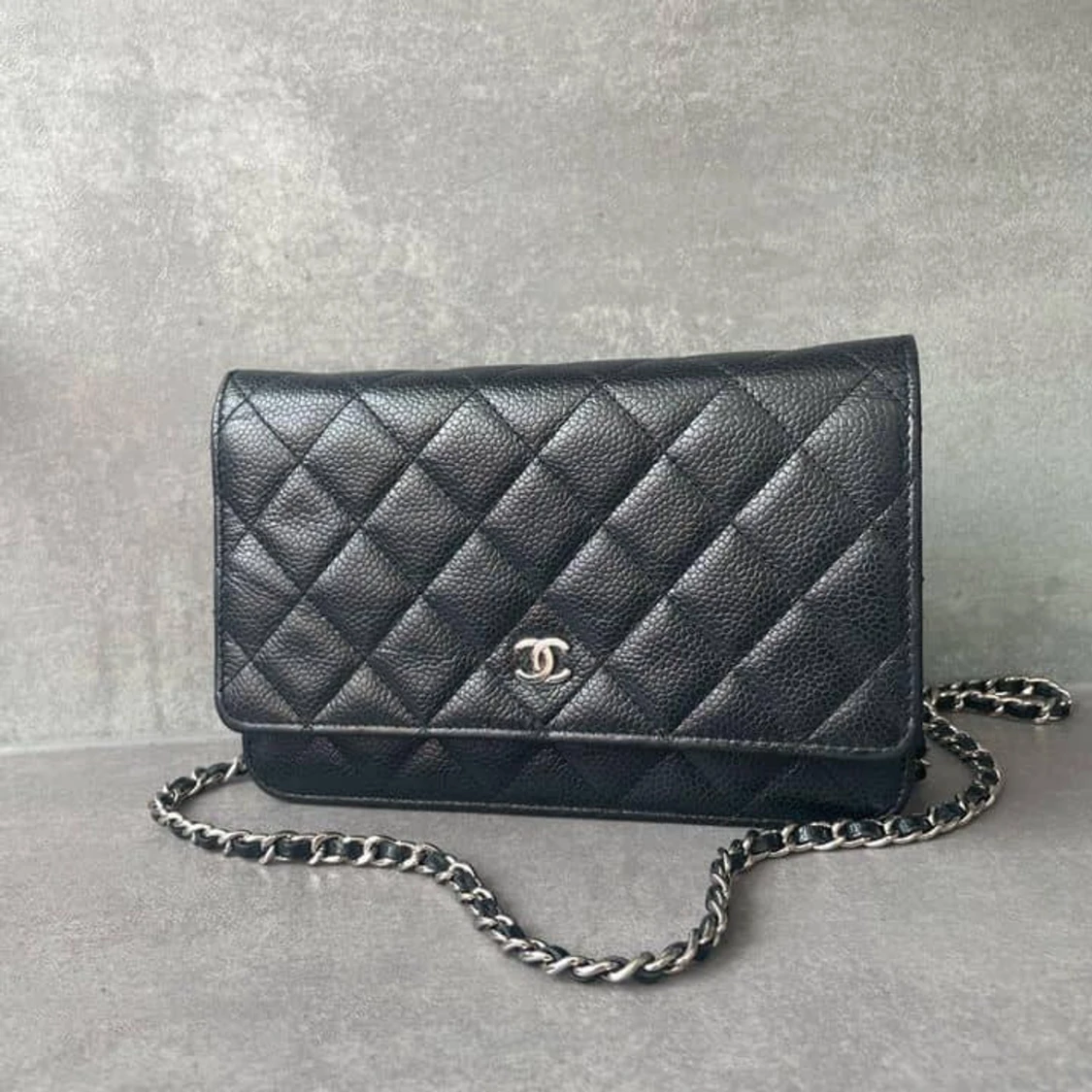 Svart quiltad axelväska från Chanel - 3