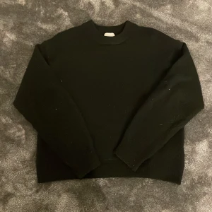 Svart stickad tröja  - Snygg svart stickad tröja från h&m 💗 