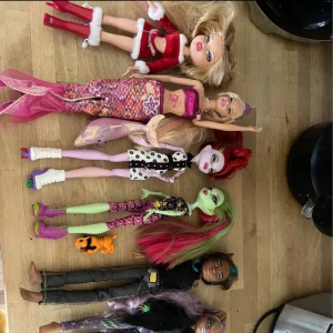monster high  - pris kan diskuteras! men för alla dockor 799