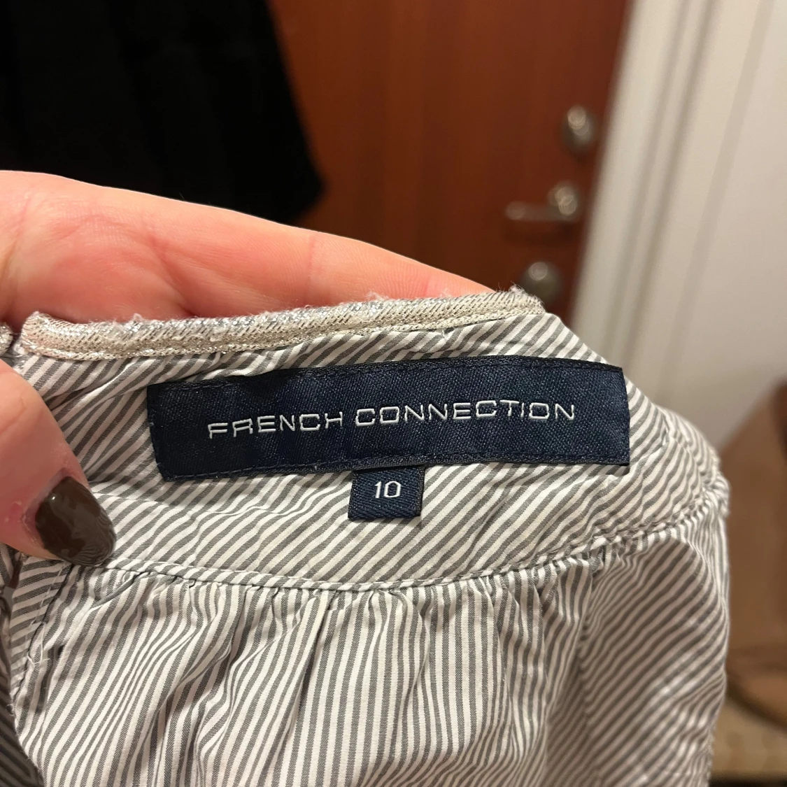 Randig ärmlös blus från French Connection - 2