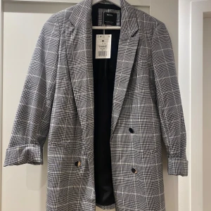 Blazer Bershka - Säljer denna fina blazer från Berhska som är helt ny med prislapp. 