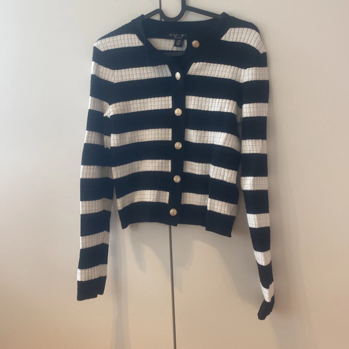 Randig kofta från Amisu med gulddetaljer