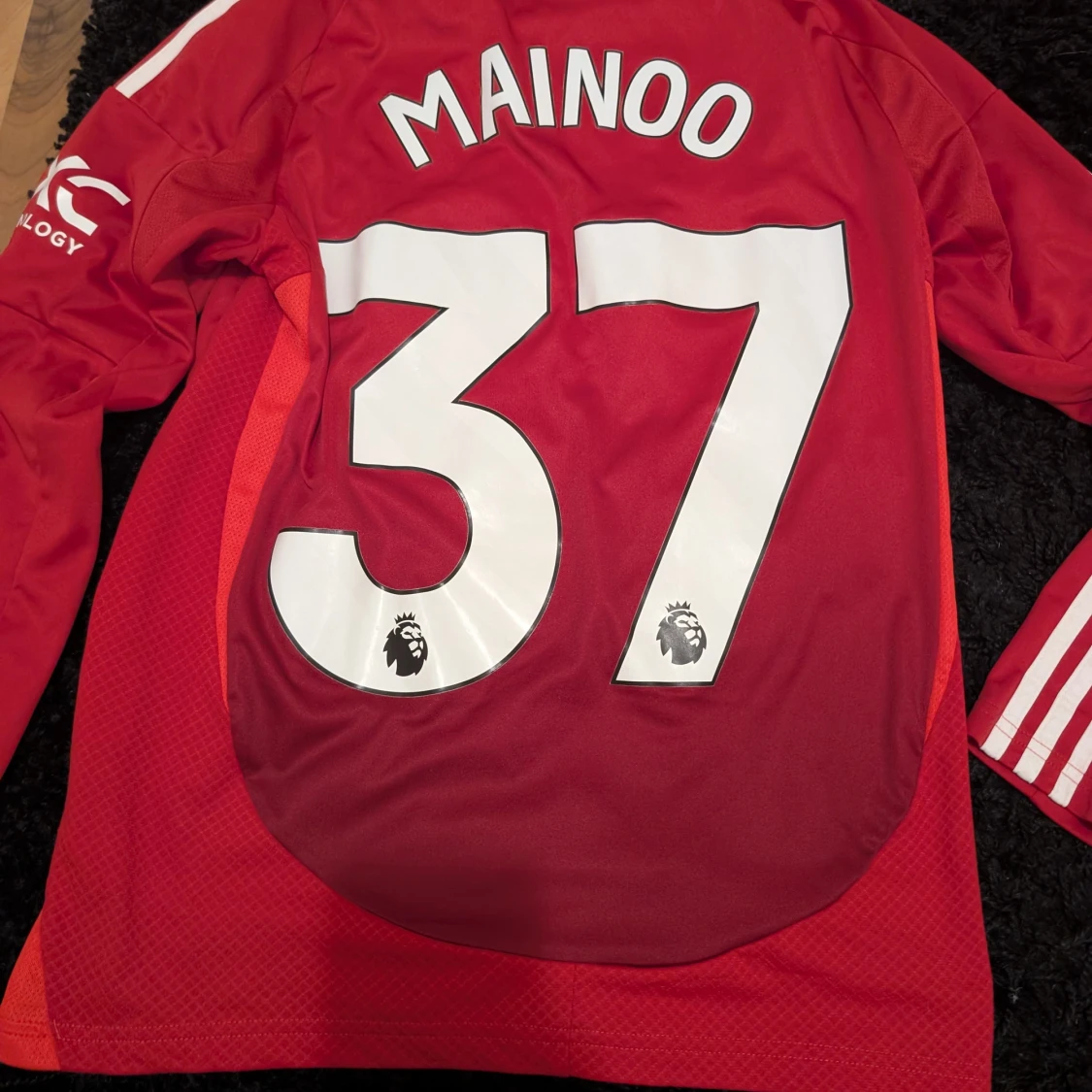 Manchester United Mainoo 37 långärmad tröja stl 164 - 1