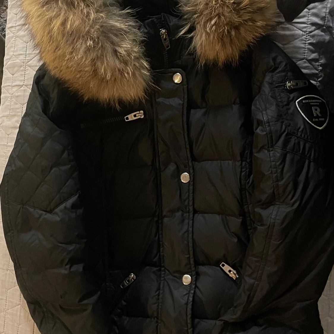 Svart dunjacka Rockandblue med äkta päls