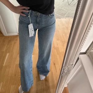 Jeans med strass - Helt nya med lappar, nypris 599:-