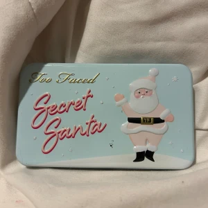 Too Faced Secret Santa Ögonskugga - helt oanvänd.