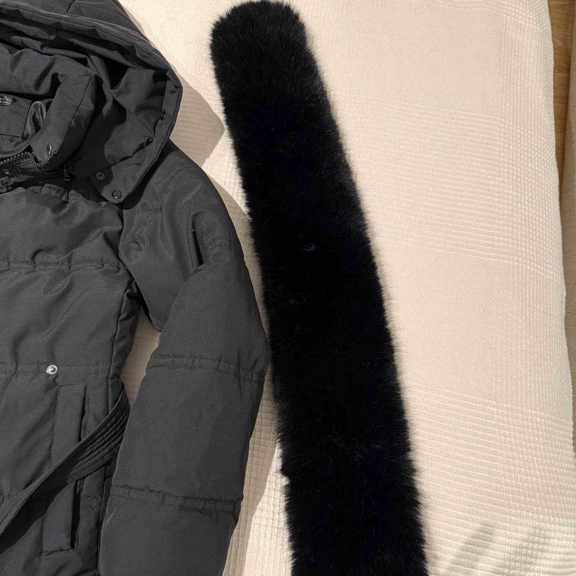 Svart lång pufferjacka med bälte - 2