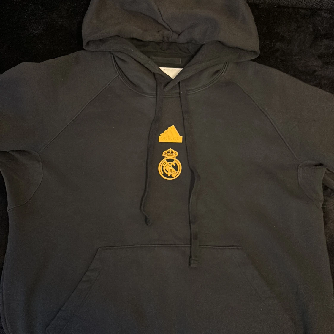 Svart Real Madrid hoodie från Adidas
