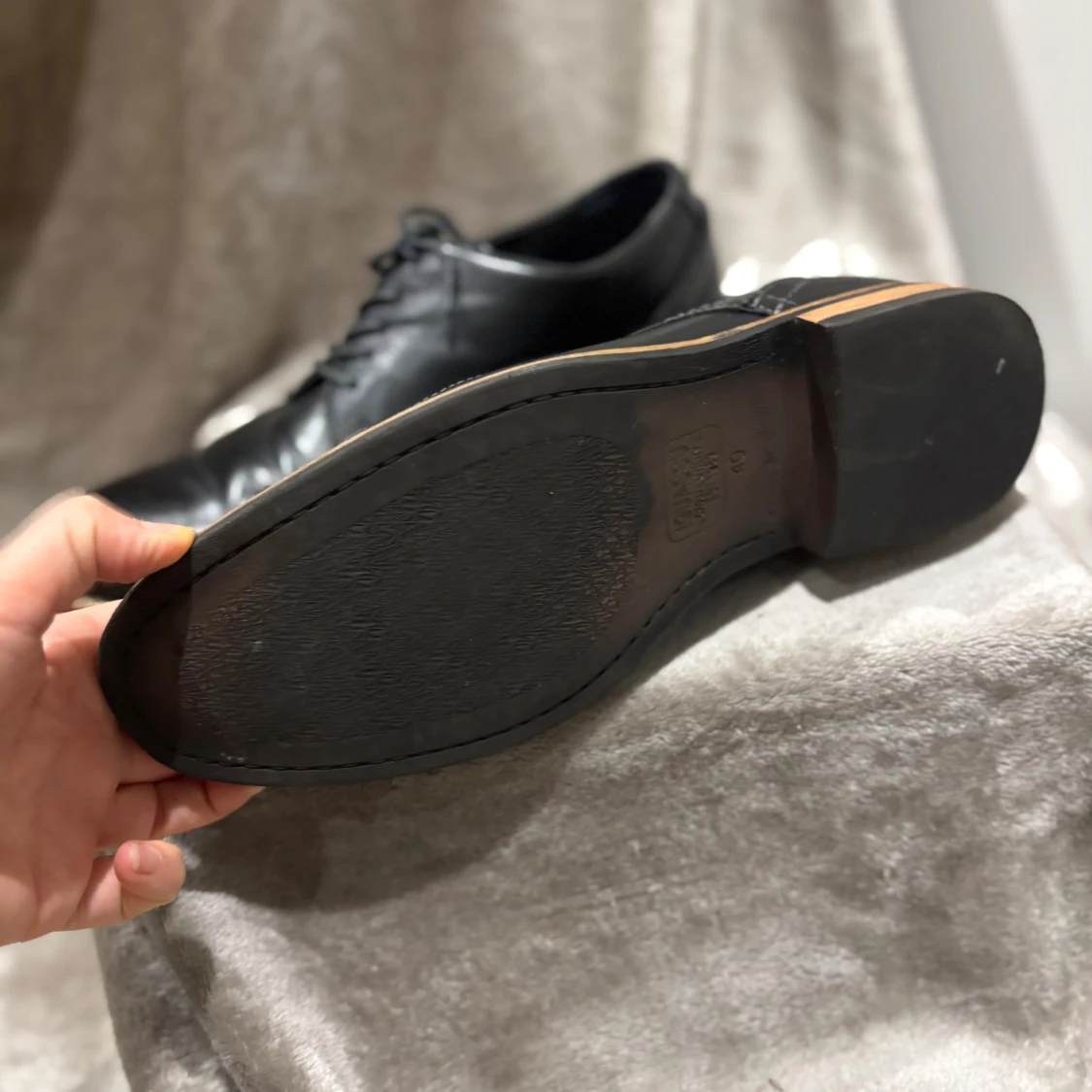 Svarta skinnskor med snörning - 2