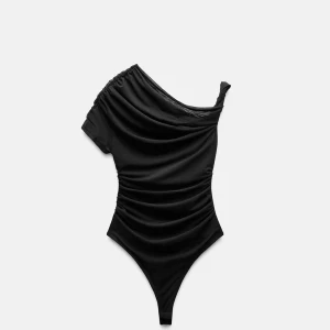 Body Zara  - Använd endast en gång, så i väldigt bra skick! 