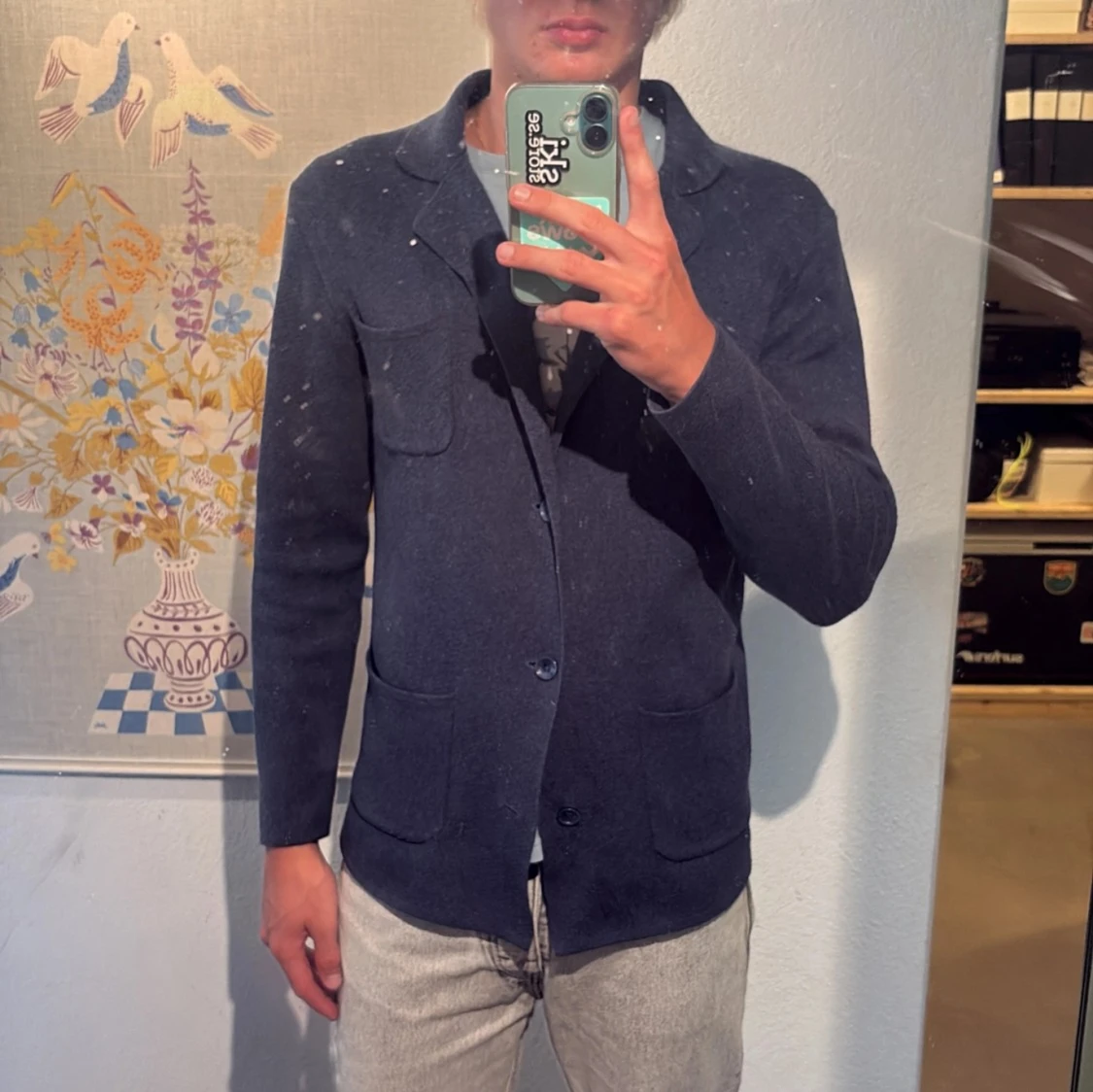 Marinblå cardigan/kavaj från John Henric