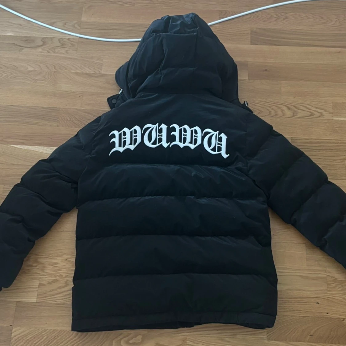 Svart pufferjacka från WUWA XS - 2