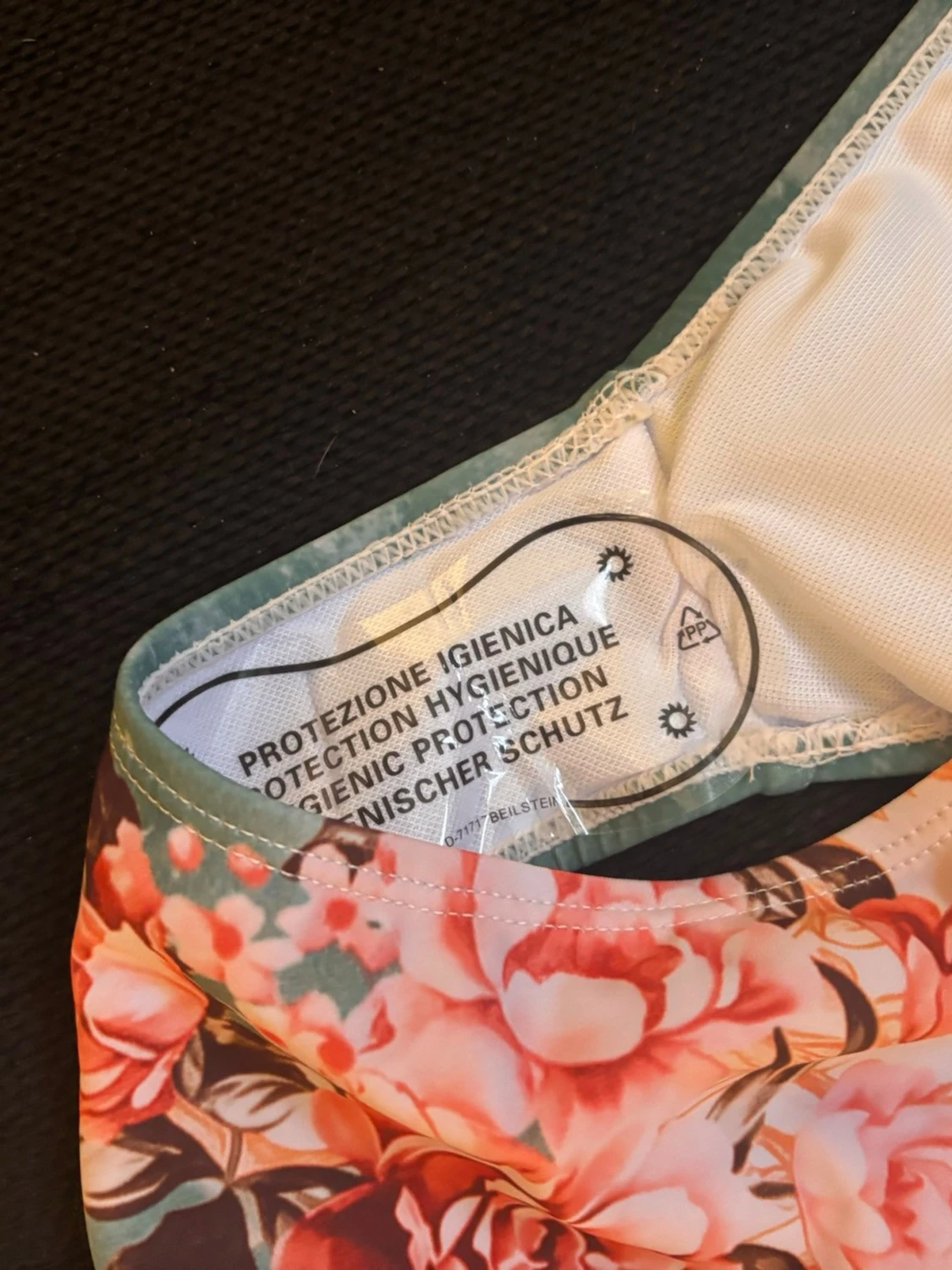 Blommig bikini med rosa rosor - 2