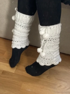 Virkade benvärmare - Benvärmare virkade med akrylgarn. Perfekt till hösten💕