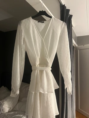 Vit klänning - Vit klänning perfekt till student