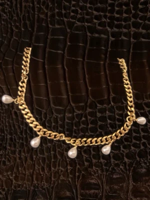 PERLA - - 40 cm + 5cm förlängningskedja allt i rostfritt stål🤍                                                                                  - Passar till skolan, semestern och fest 🤍.                 Hör av er vid frågor!! //VALENTINAS🤍☁️