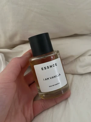 ESSNCE I Am Vanilla  - Parfymflaska från ESSNCE med doften I Am Vanilla. 50 ml. 