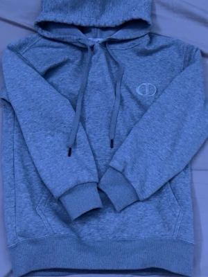 Grå hoodie  - Grå hoodie 