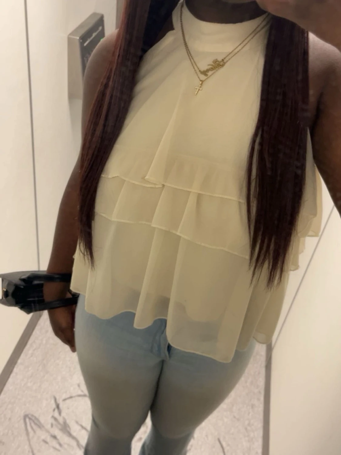 Vit volangblus med hög hals