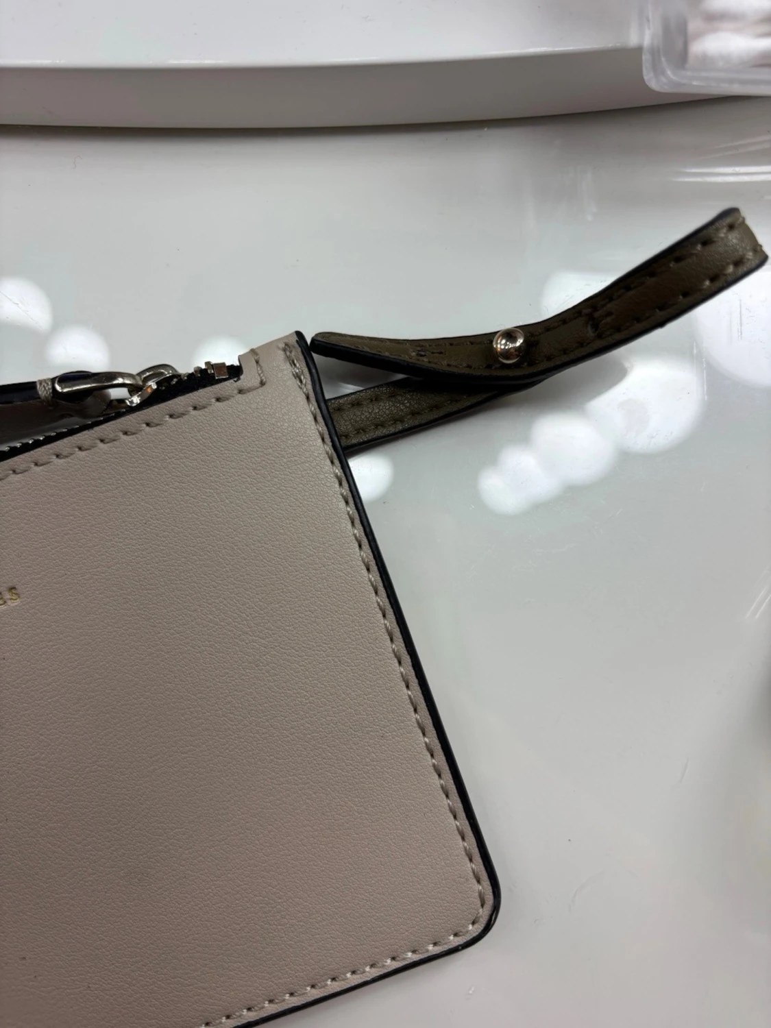 Beige plånbok från Guess - 3