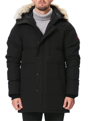 Canada goose jacka  - Snygg svart parkas från Canada Goose med avtagbar huva och fuskpäls. Jackan har flera fickor, dragkedja och knappar framtill samt klassisk logotyp på ärmen. Perfekt för kalla vinterdagar och riktigt varm. Storlek S men passar Xs och S höger ficka stängs inte låset går upp o ner men drar inte blixtlåset och den är med päls (KÖPT FRÅN JOHNELLS 2017)