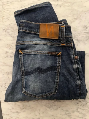 Nudie jeans - Feta archive jeans från nudie, står W28 men stämmer ej. Dom är utstretchade. L32
