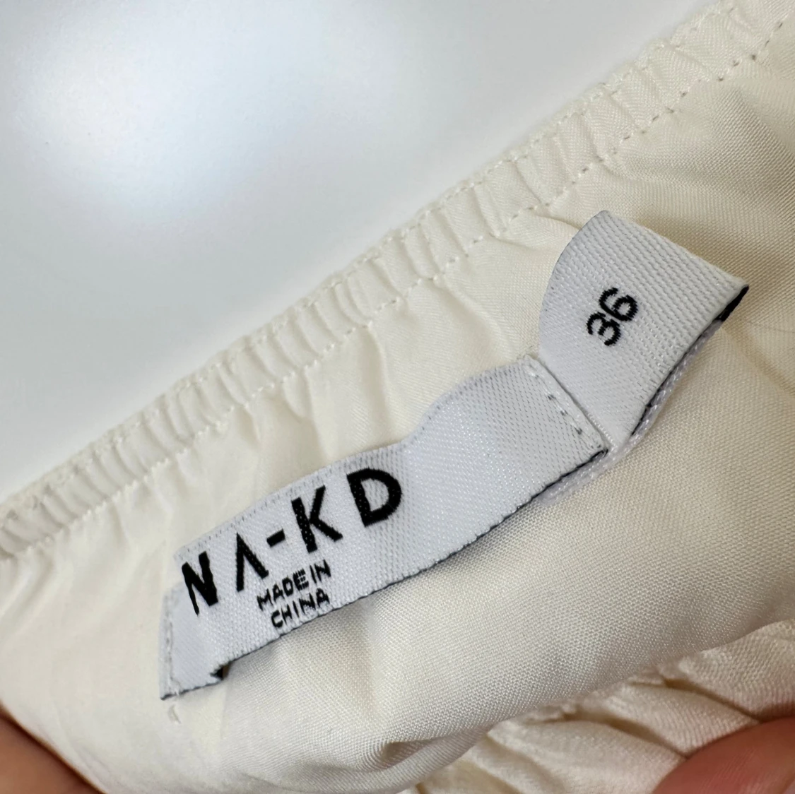 Krämvit linnetopp från NA-KD - 2
