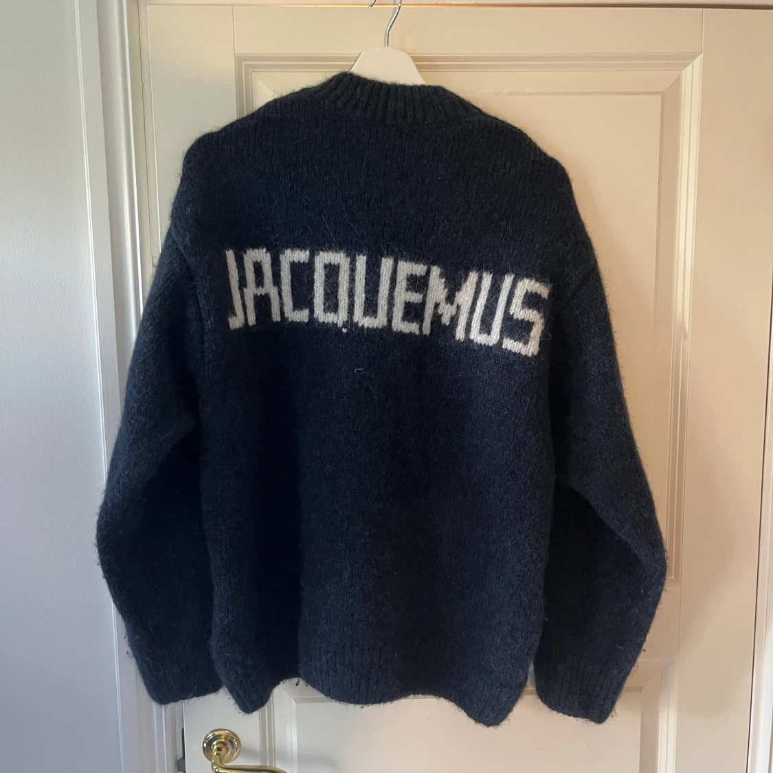 Jacquemus mörkblå stickad tröja