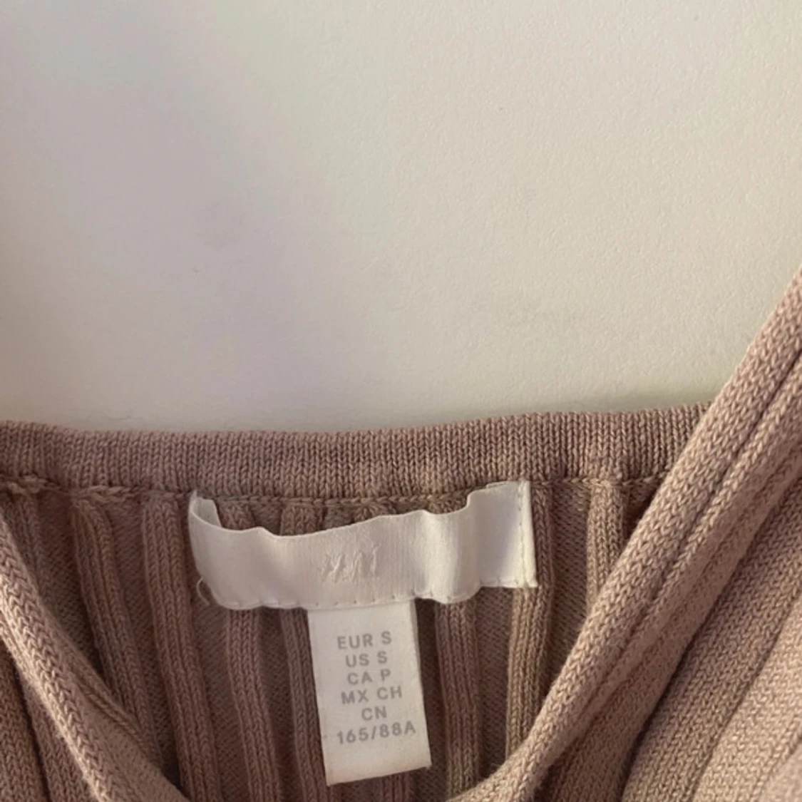 Beige ribbad stickad linnetopp H&M - 2
