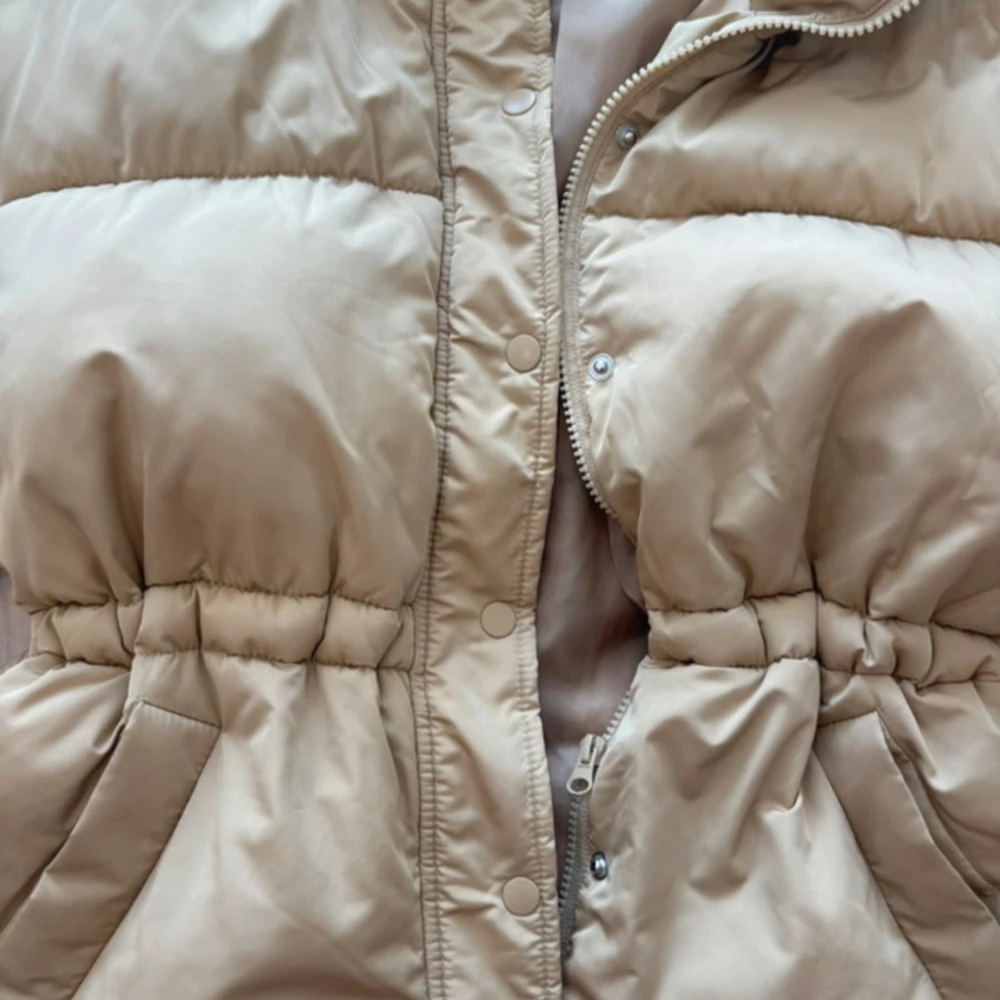 Beige pufferjacka från NA-KD - 3