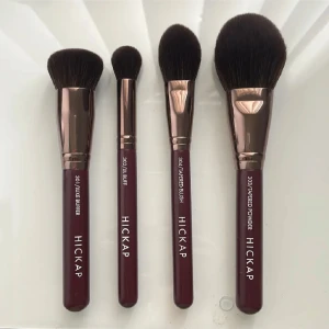 Sminkborstar från Hickap, 4-pack - Luxe Buffer, Lil Buff, Tapered Blush och Tapered Powder. Det här setet säljs inte på Hickaps hemsida längre. köptes för ca 649kr, används ej.