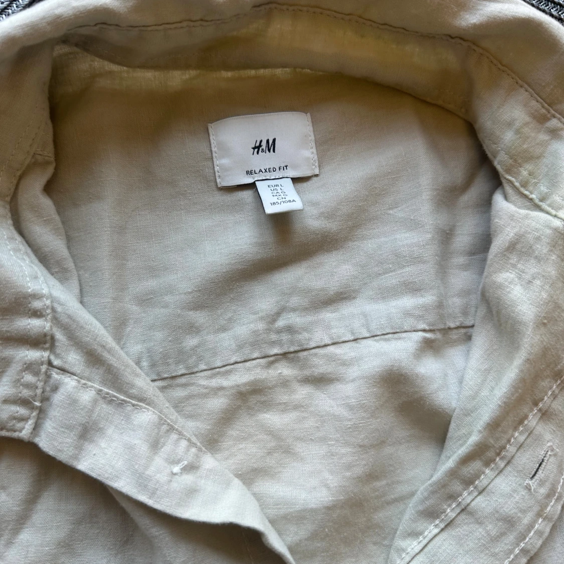 Beige långärmad linneskjorta från H&M - 2