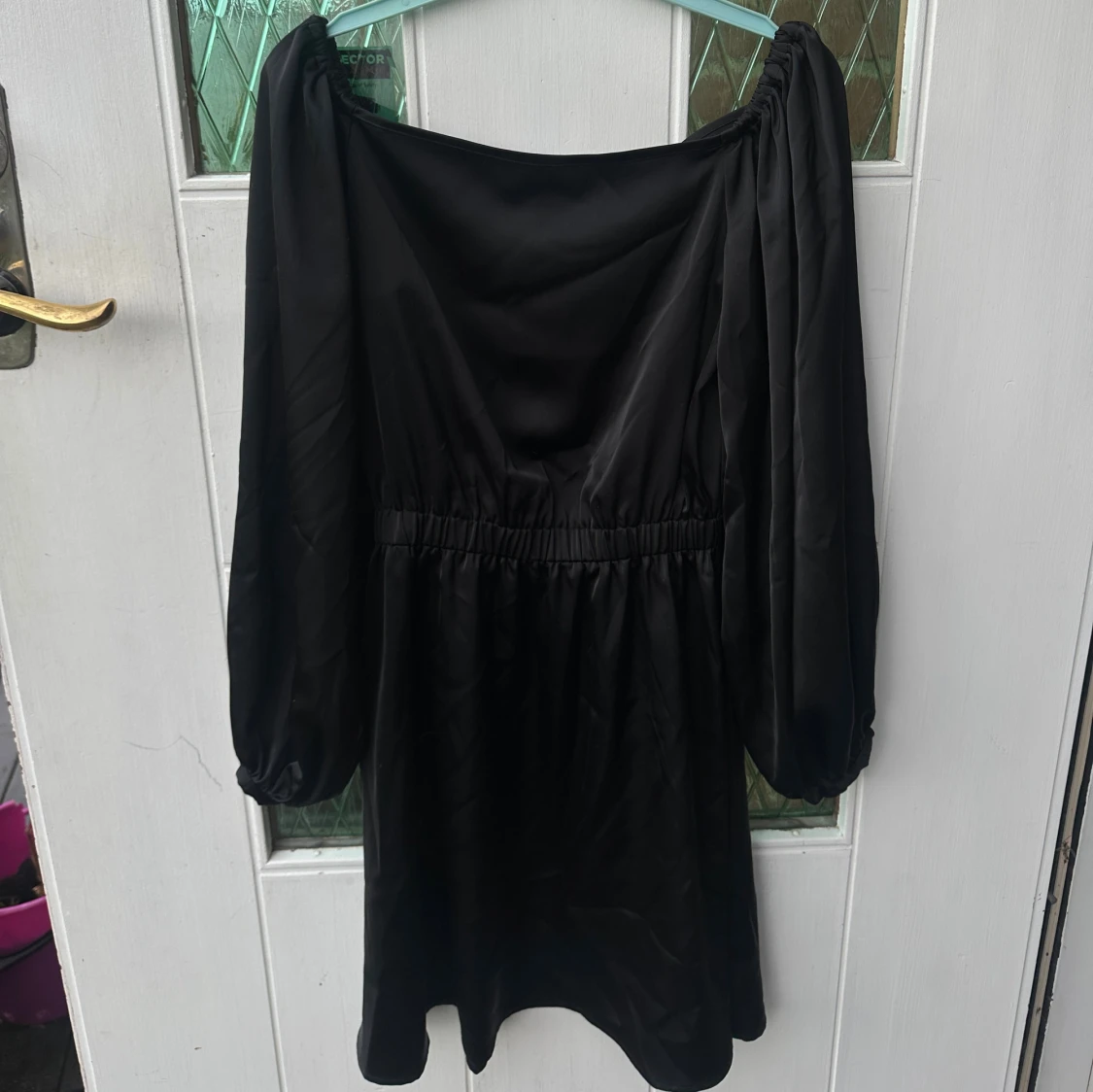 Svart offshoulder klänning - 1