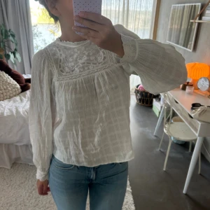 Vit blus från Zara - Superfin vit blus från Zara!!🩷🩷 