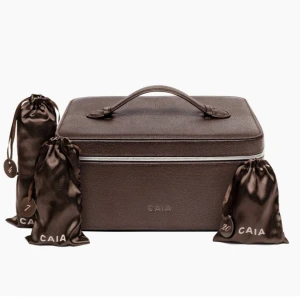 CAIA Julkalender 2025 - Caia julkalender 2025. Helt ny, helt oöppnad, BUD MIN BÖRJAR-> 3 195. KOM MED BUD SÅ ÄR DEN DIN. Hemkörning ingår i Stockholm annars frakt. Värde 8 505kr