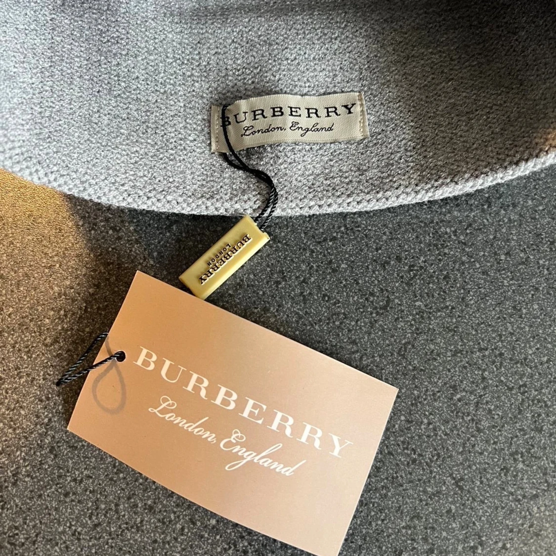 Grå Givenchy mössa med logga - 2