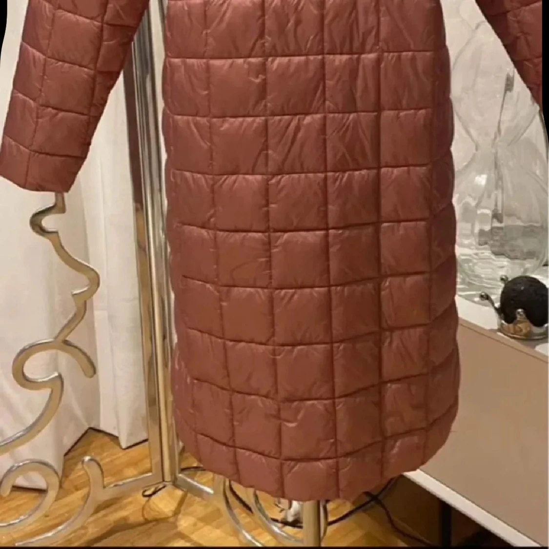 Rosa quiltad pufferjacka med knappar - 3