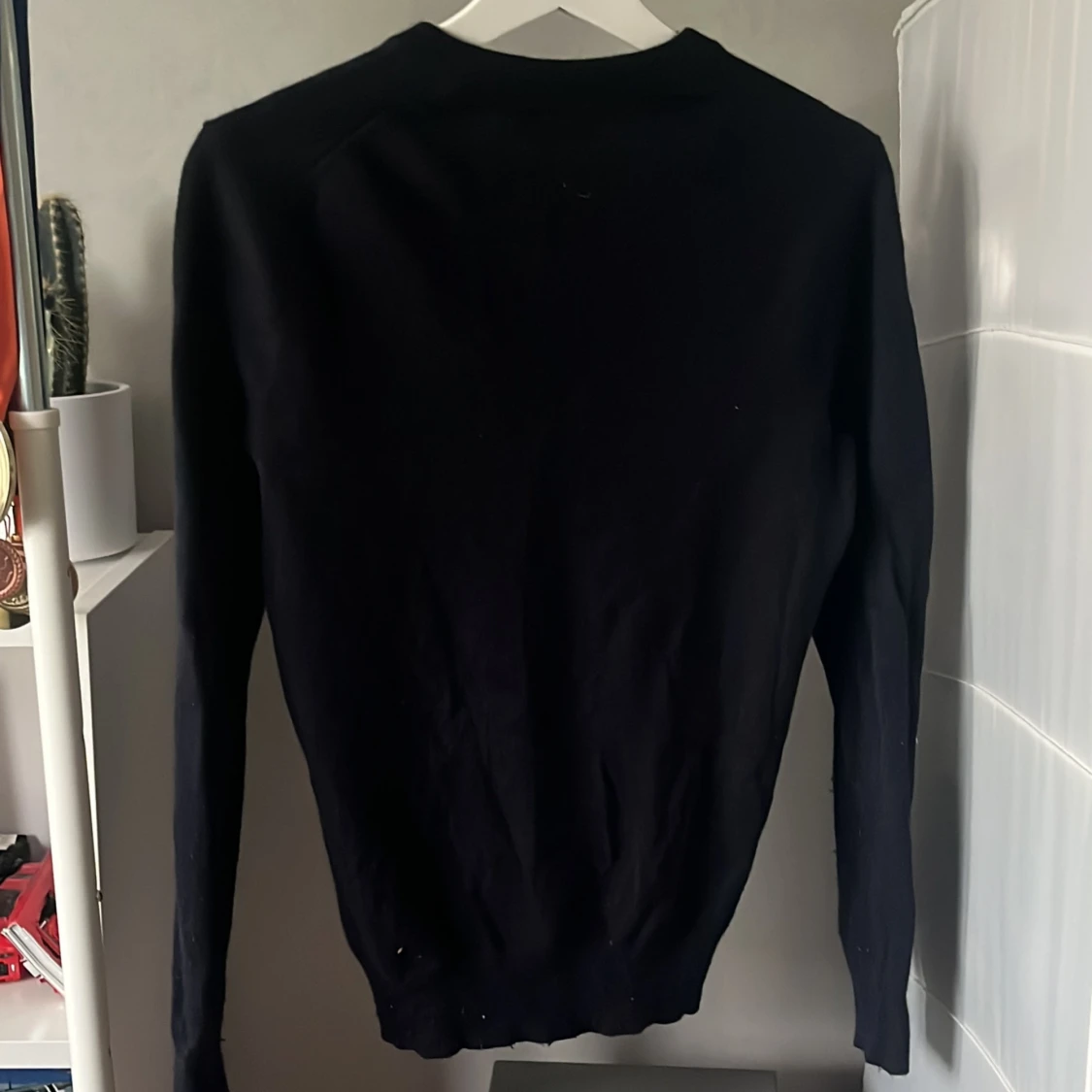 Mörkblå v-ringad tröja från GANT - 1